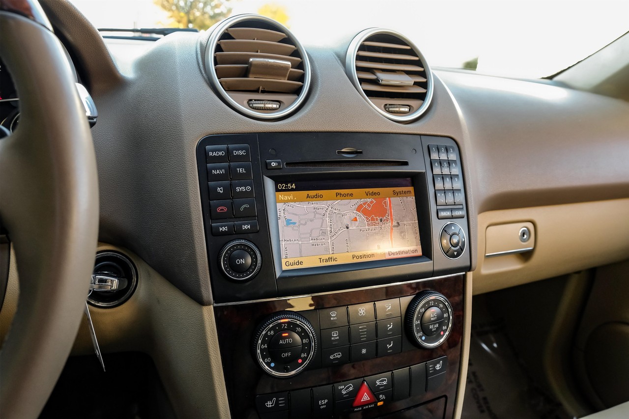 Mercedes-Benz M-Class Vehicle Main Gallery Image 29