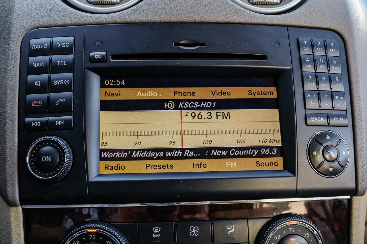 Mercedes-Benz M-Class Vehicle Main Gallery Image 30