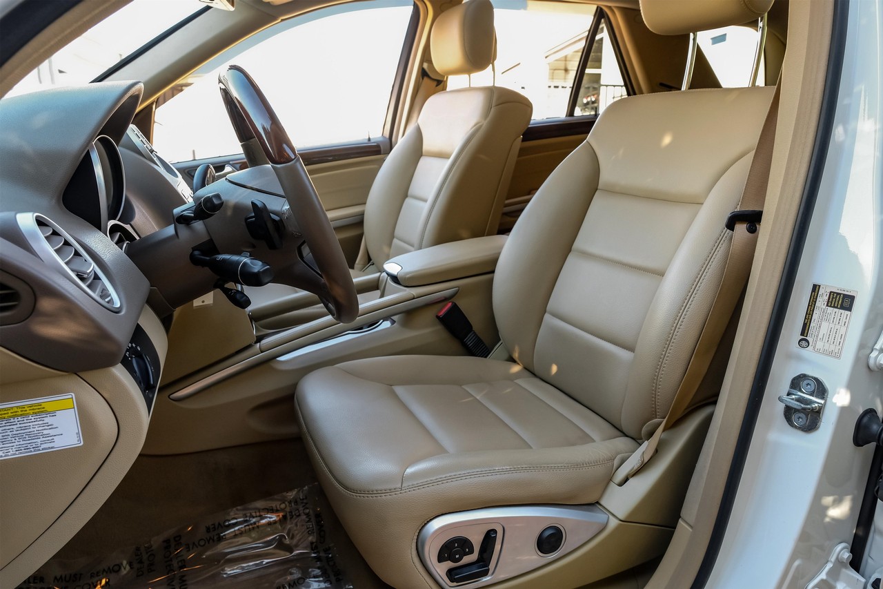 Mercedes-Benz M-Class Vehicle Main Gallery Image 33