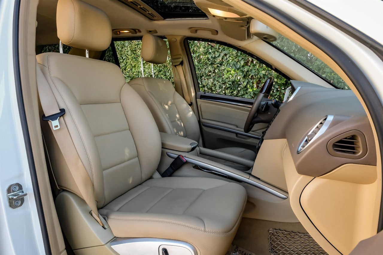 Mercedes-Benz M-Class Vehicle Main Gallery Image 36