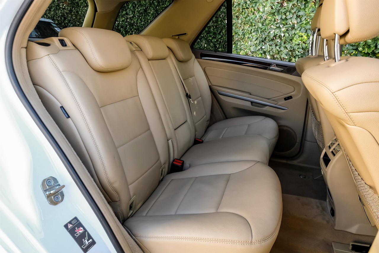 Mercedes-Benz M-Class Vehicle Main Gallery Image 37