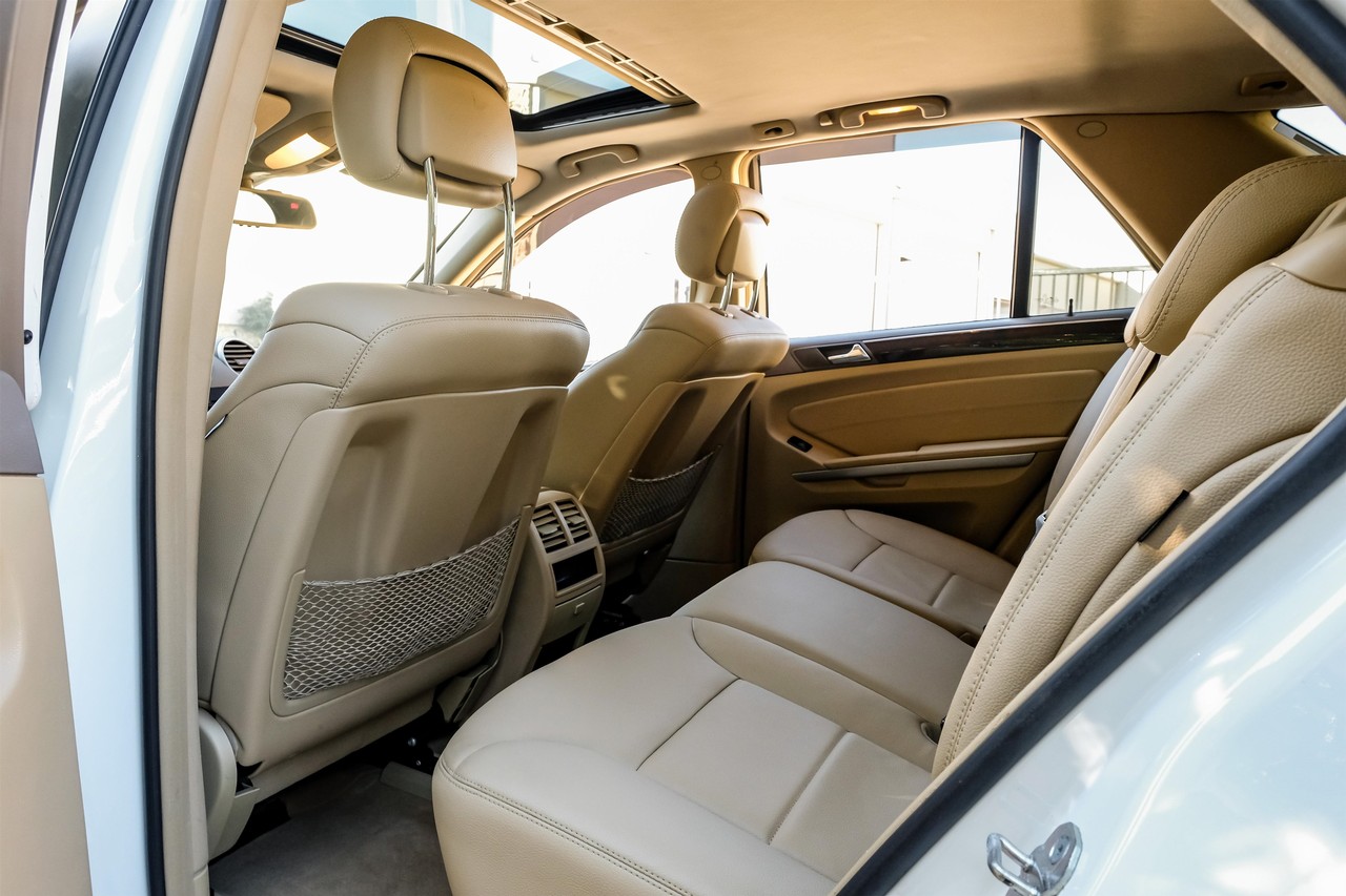 Mercedes-Benz M-Class Vehicle Main Gallery Image 39