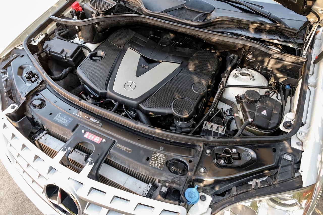 Mercedes-Benz M-Class Vehicle Main Gallery Image 50