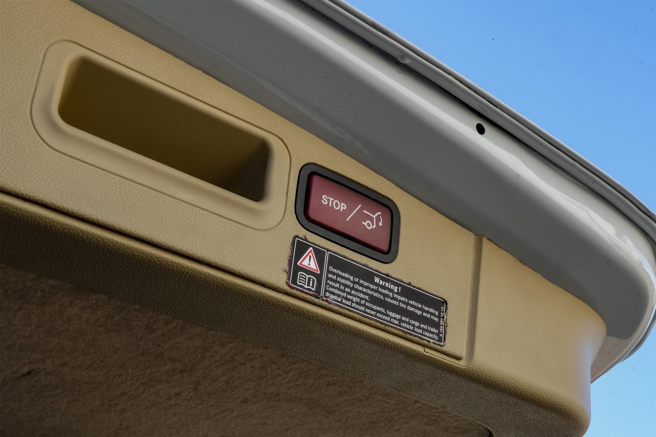 Mercedes-Benz M-Class Vehicle Main Gallery Image 56