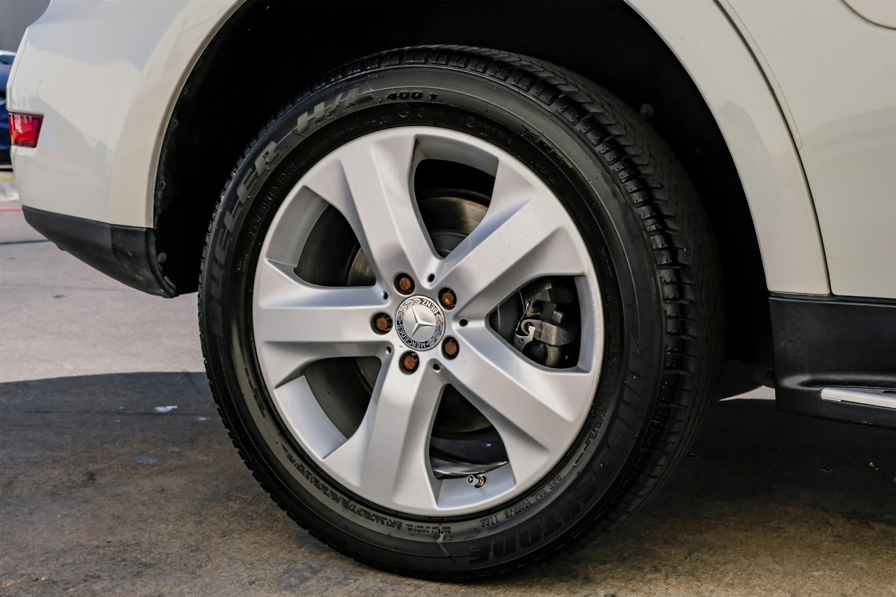 Mercedes-Benz M-Class Vehicle Main Gallery Image 57