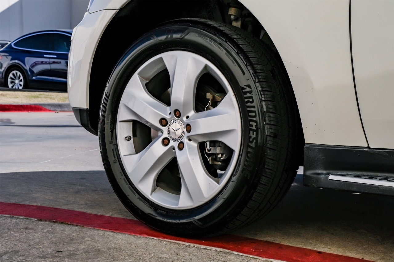 Mercedes-Benz M-Class Vehicle Main Gallery Image 58