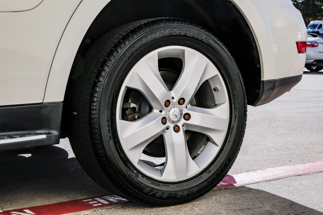 Mercedes-Benz M-Class Vehicle Main Gallery Image 59