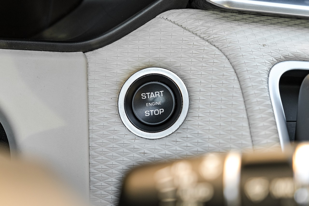 Land Rover Range Rover Velar Vehicle Main Gallery Image 21