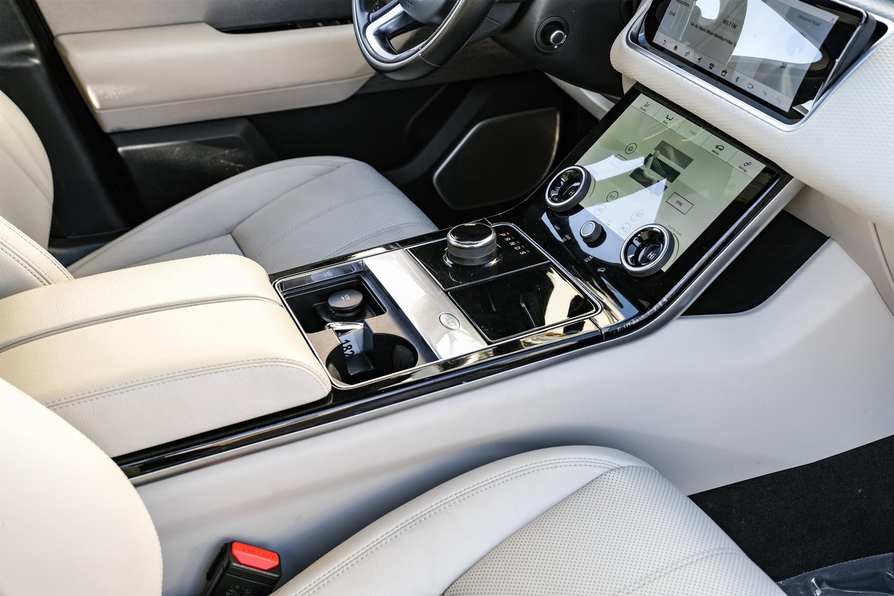Land Rover Range Rover Velar Vehicle Main Gallery Image 24
