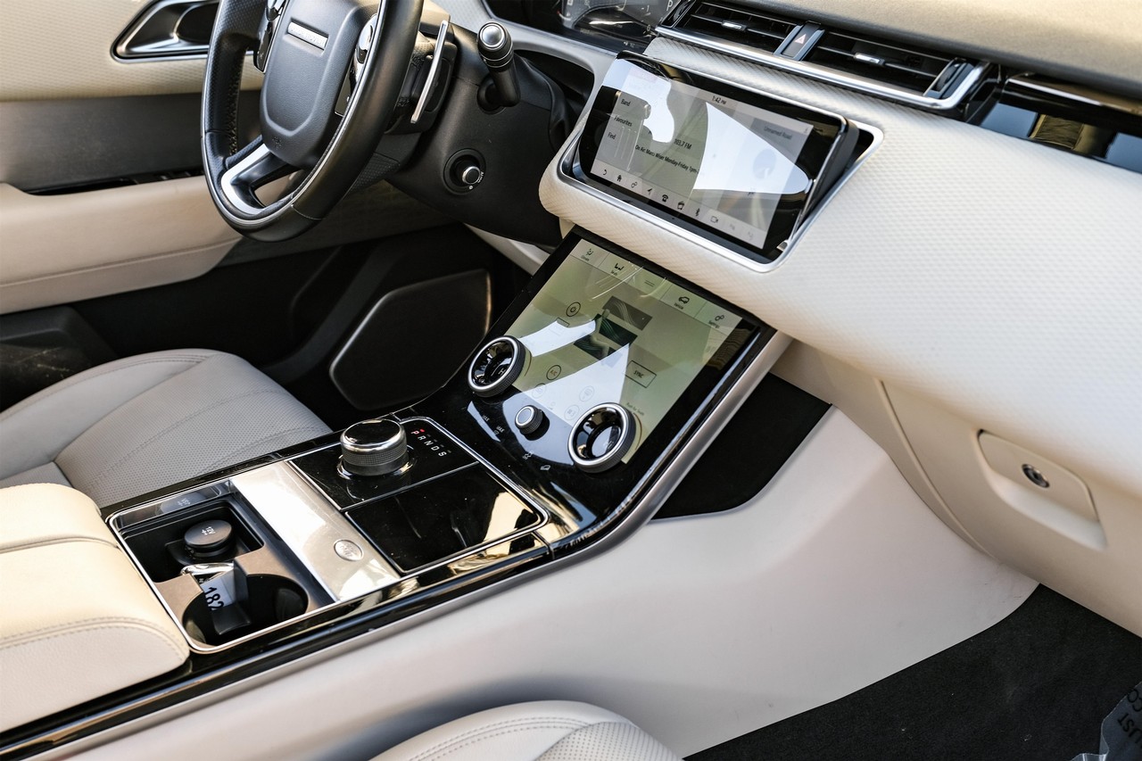 Land Rover Range Rover Velar Vehicle Main Gallery Image 25
