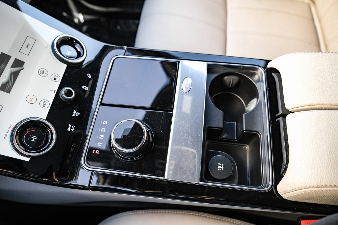 Land Rover Range Rover Velar Vehicle Main Gallery Image 27