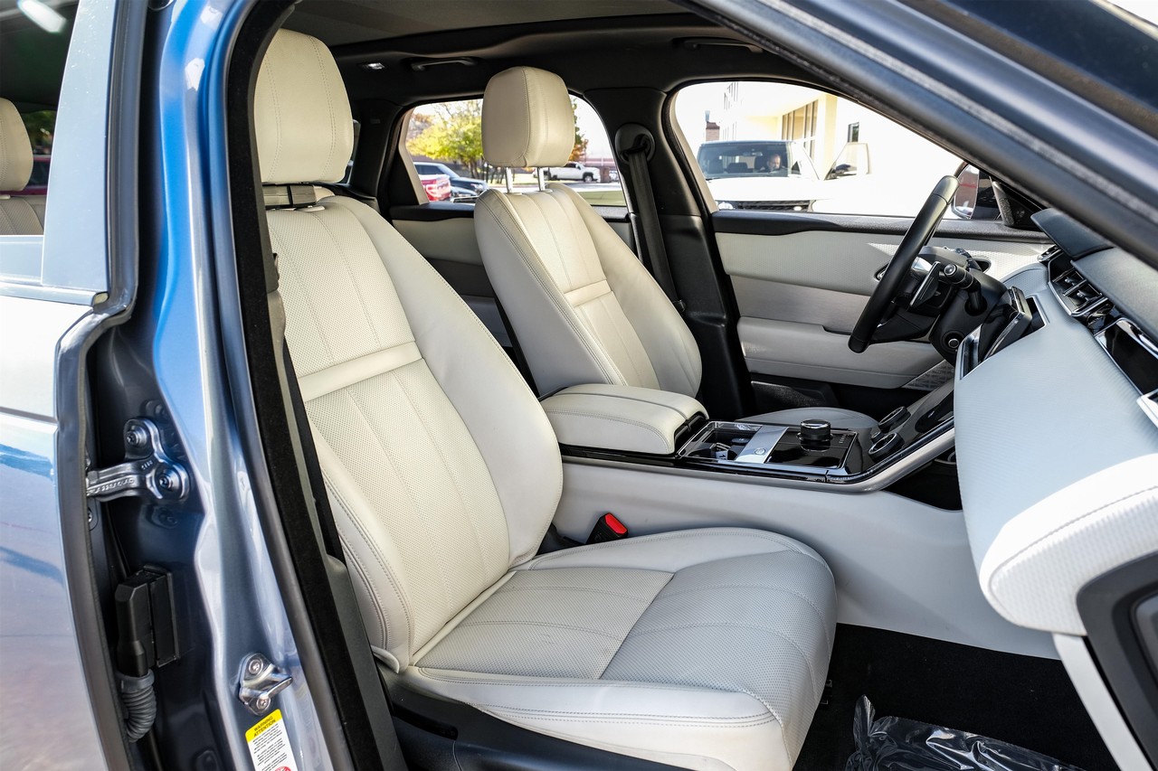 Land Rover Range Rover Velar Vehicle Main Gallery Image 34