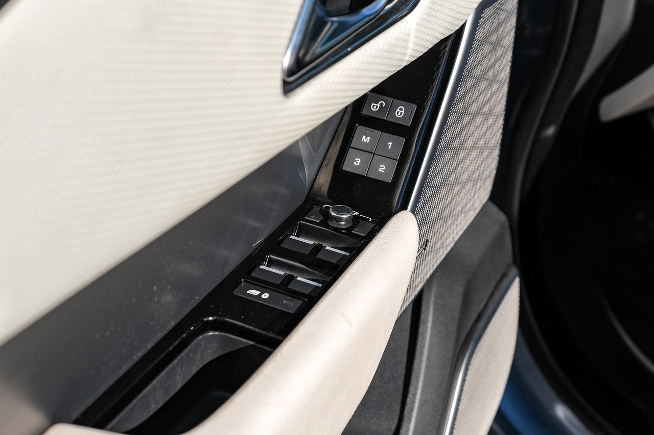 Land Rover Range Rover Velar Vehicle Main Gallery Image 42