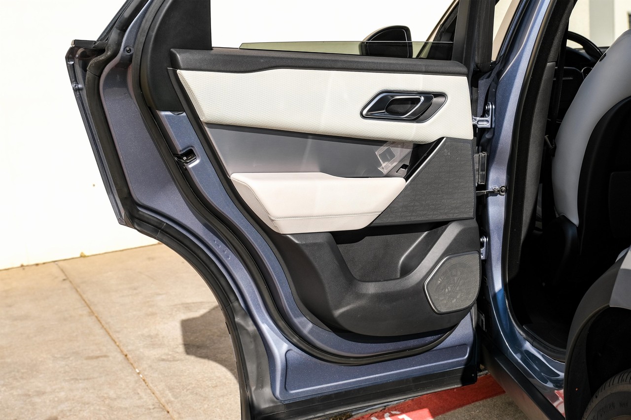 Land Rover Range Rover Velar Vehicle Main Gallery Image 45