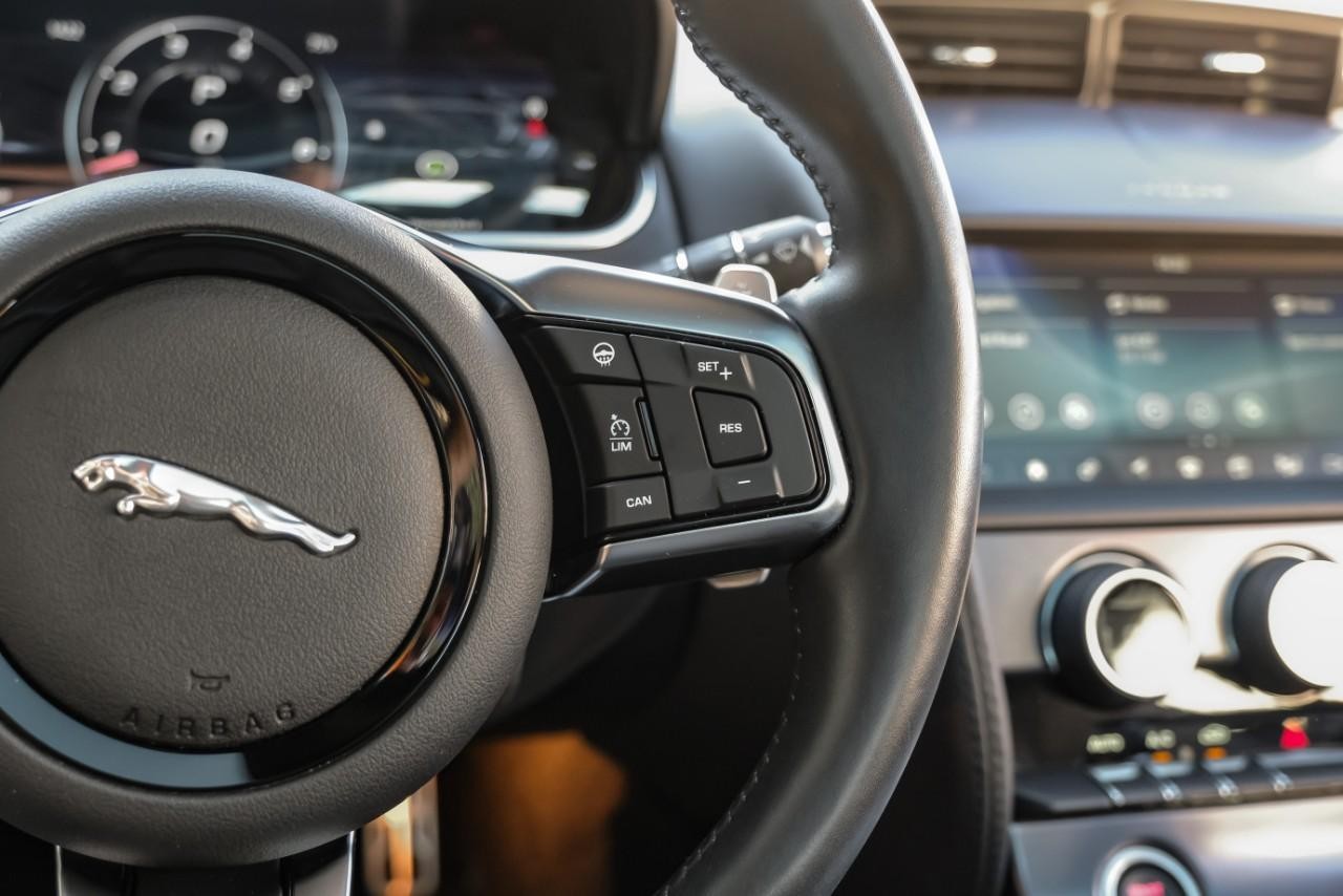 Jaguar F-Type Vehicle Main Gallery Image 16