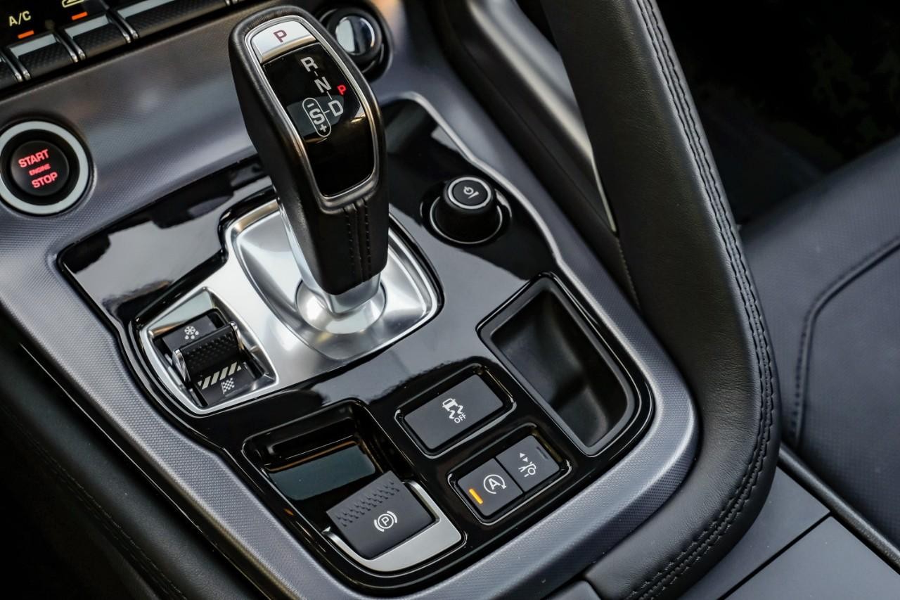 Jaguar F-Type Vehicle Main Gallery Image 25