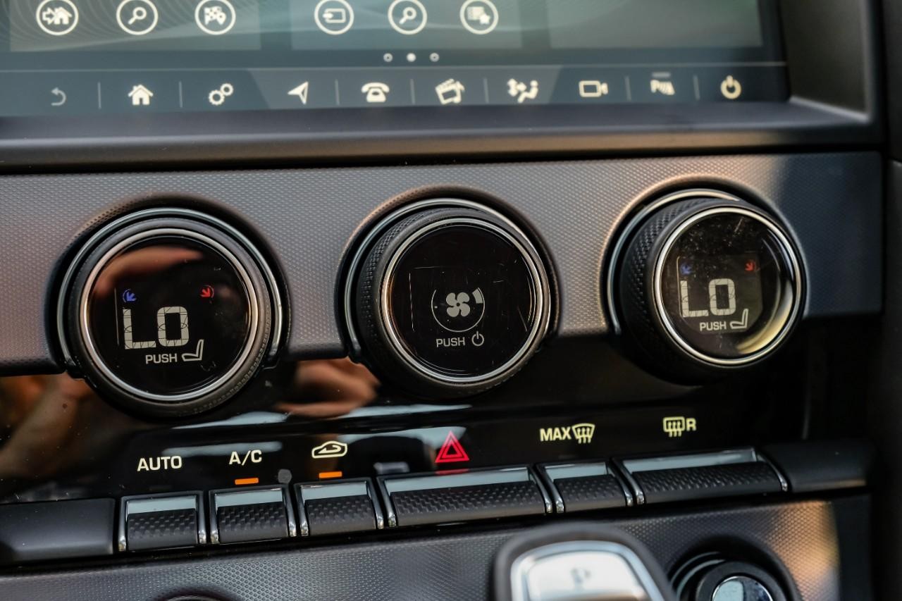 Jaguar F-Type Vehicle Main Gallery Image 27