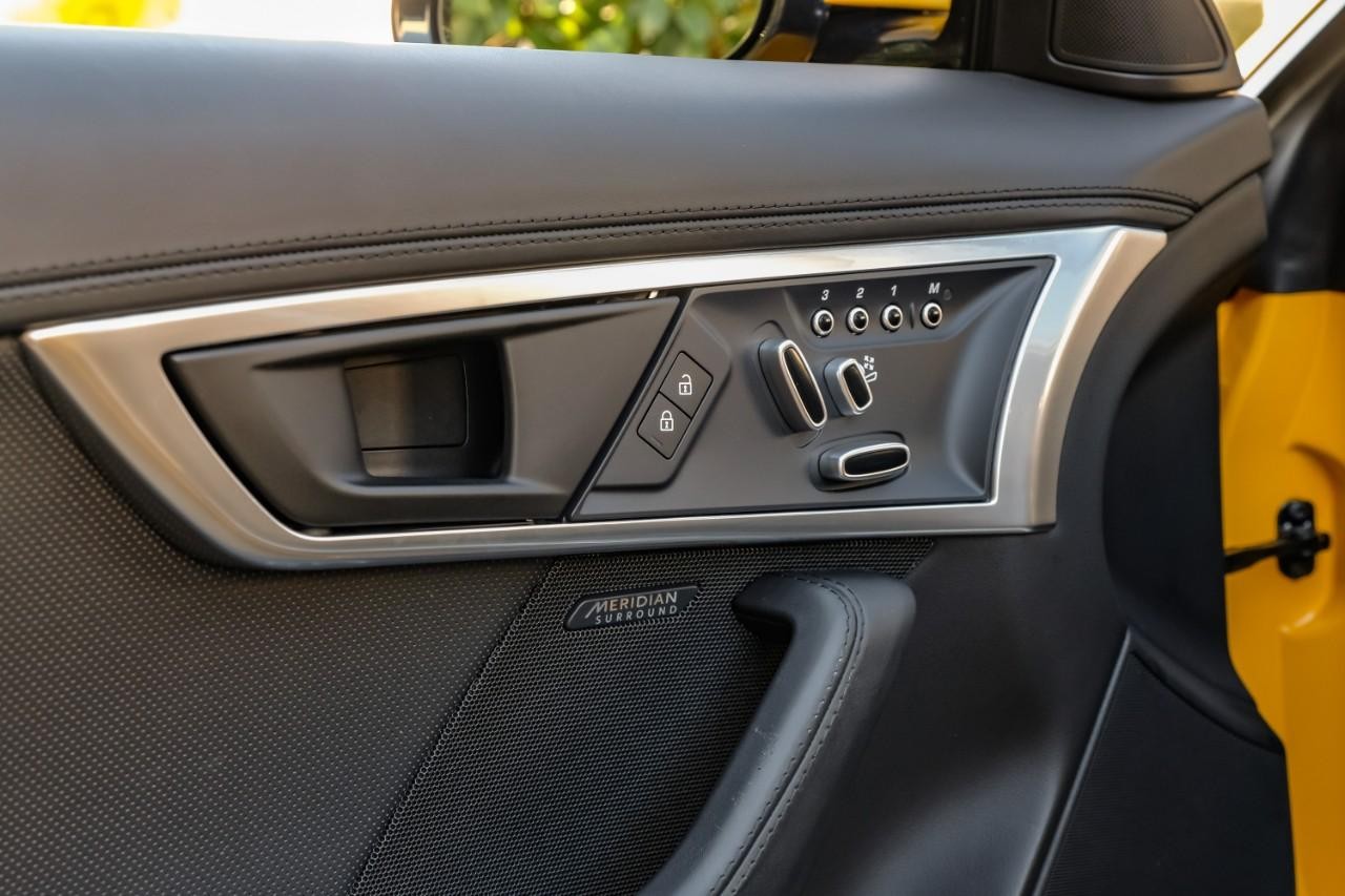 Jaguar F-Type Vehicle Main Gallery Image 37