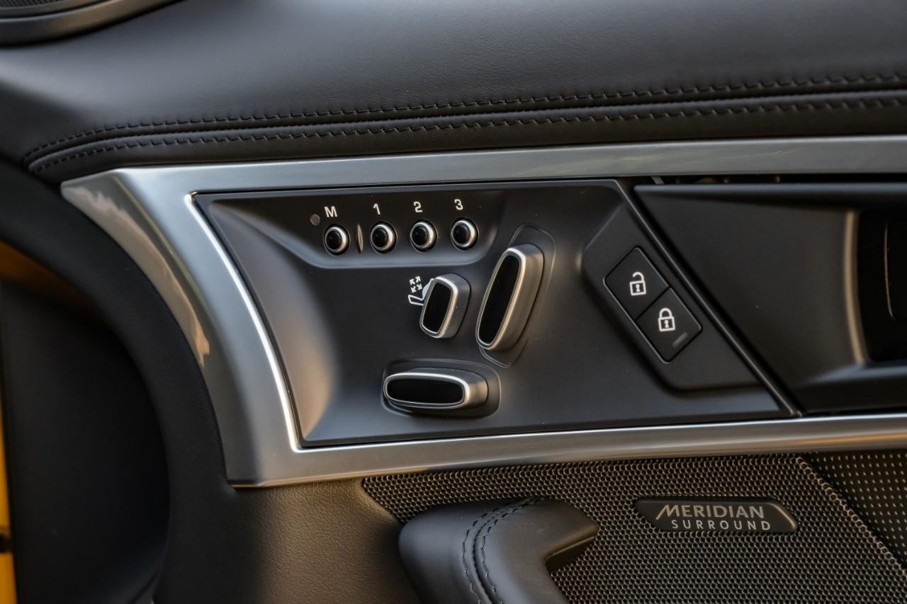 Jaguar F-Type Vehicle Main Gallery Image 39