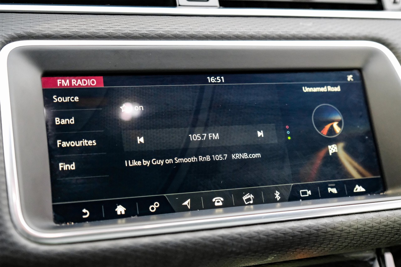 Land Rover Range Rover Evoque Vehicle Main Gallery Image 28