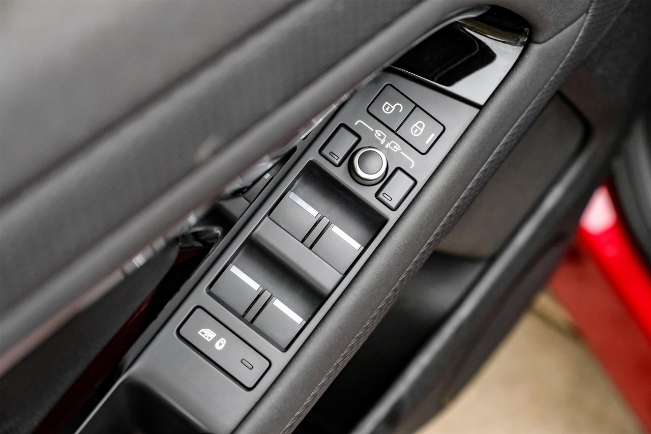 Land Rover Range Rover Evoque Vehicle Main Gallery Image 40