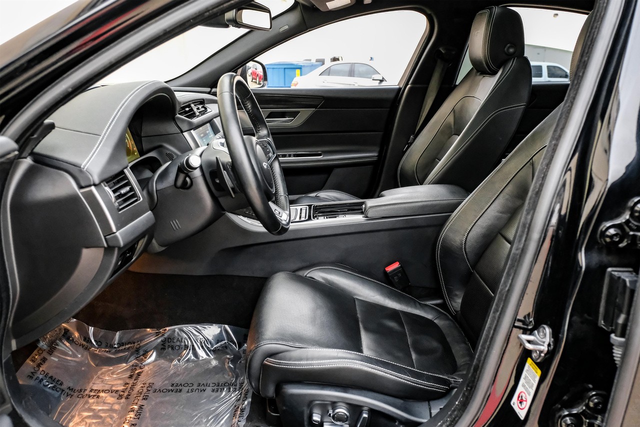 Jaguar XF Vehicle Main Gallery Image 04