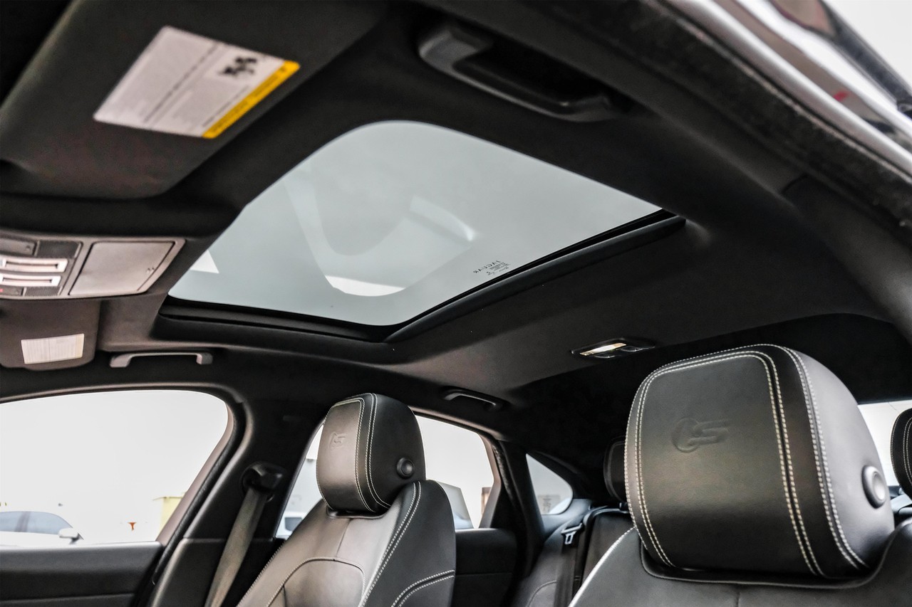 Jaguar XF Vehicle Main Gallery Image 05