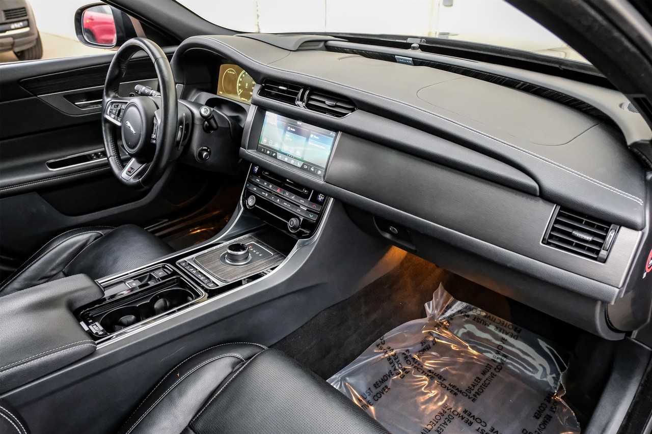Jaguar XF Vehicle Main Gallery Image 13
