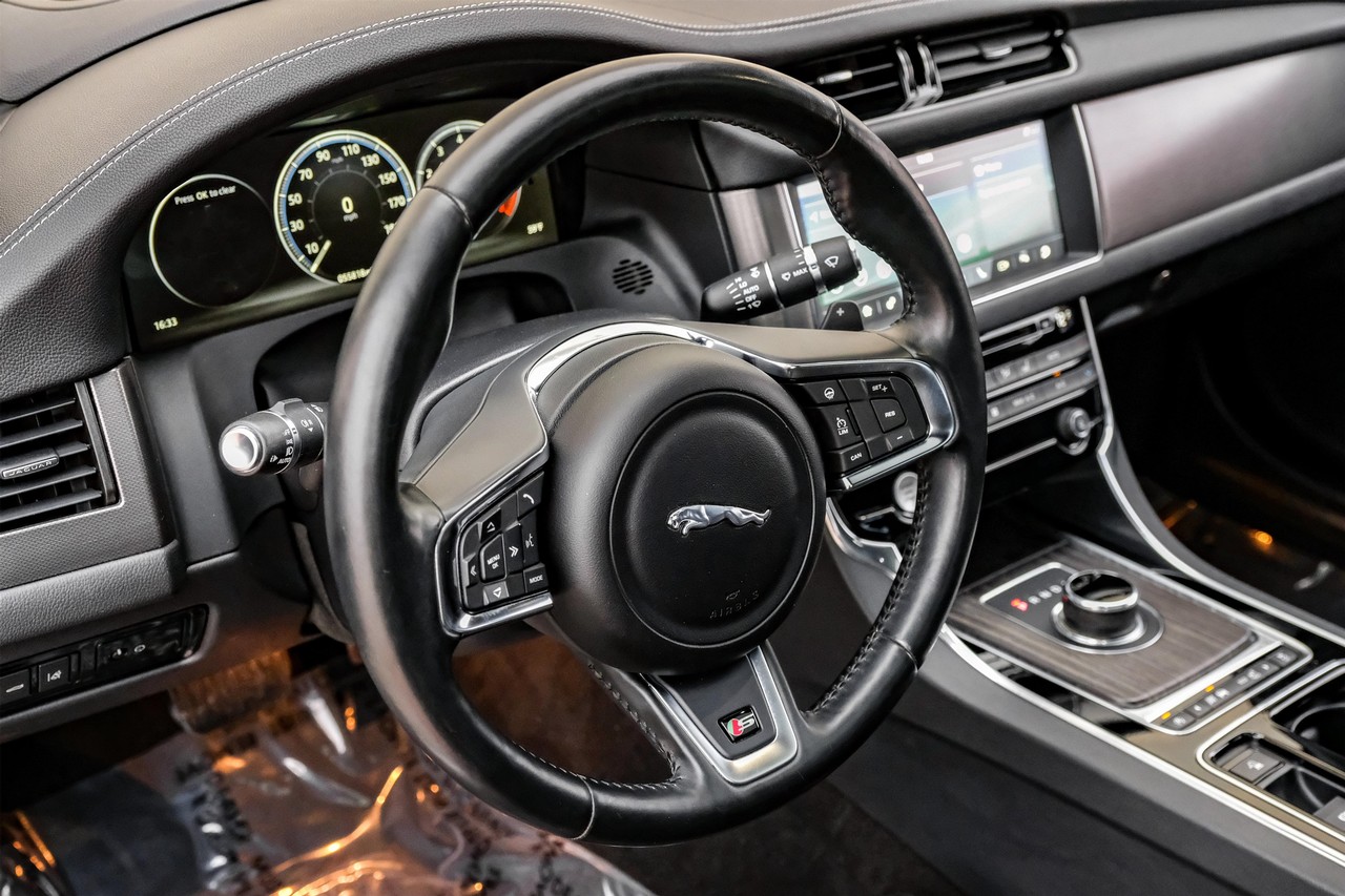 Jaguar XF Vehicle Main Gallery Image 16