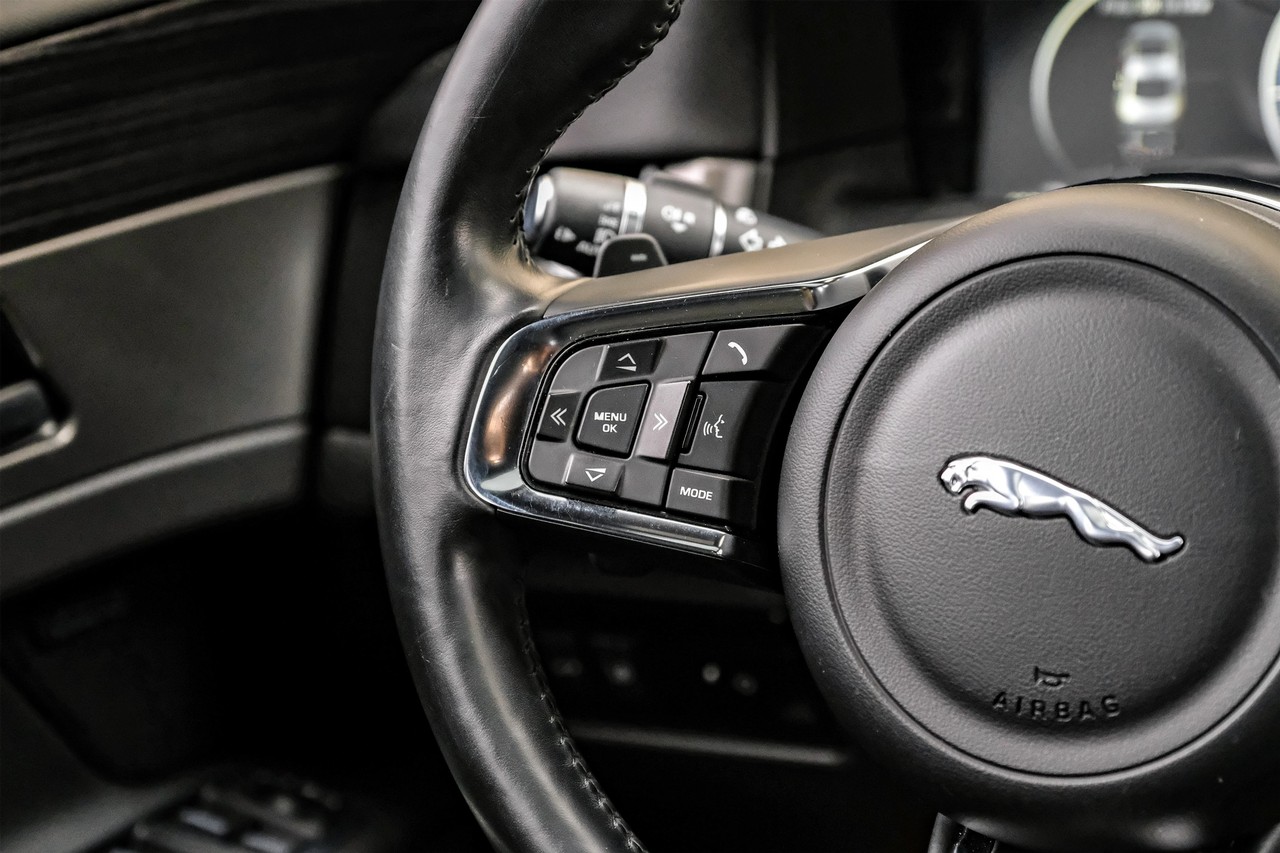 Jaguar XF Vehicle Main Gallery Image 18