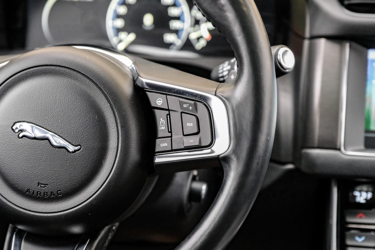 Jaguar XF Vehicle Main Gallery Image 19