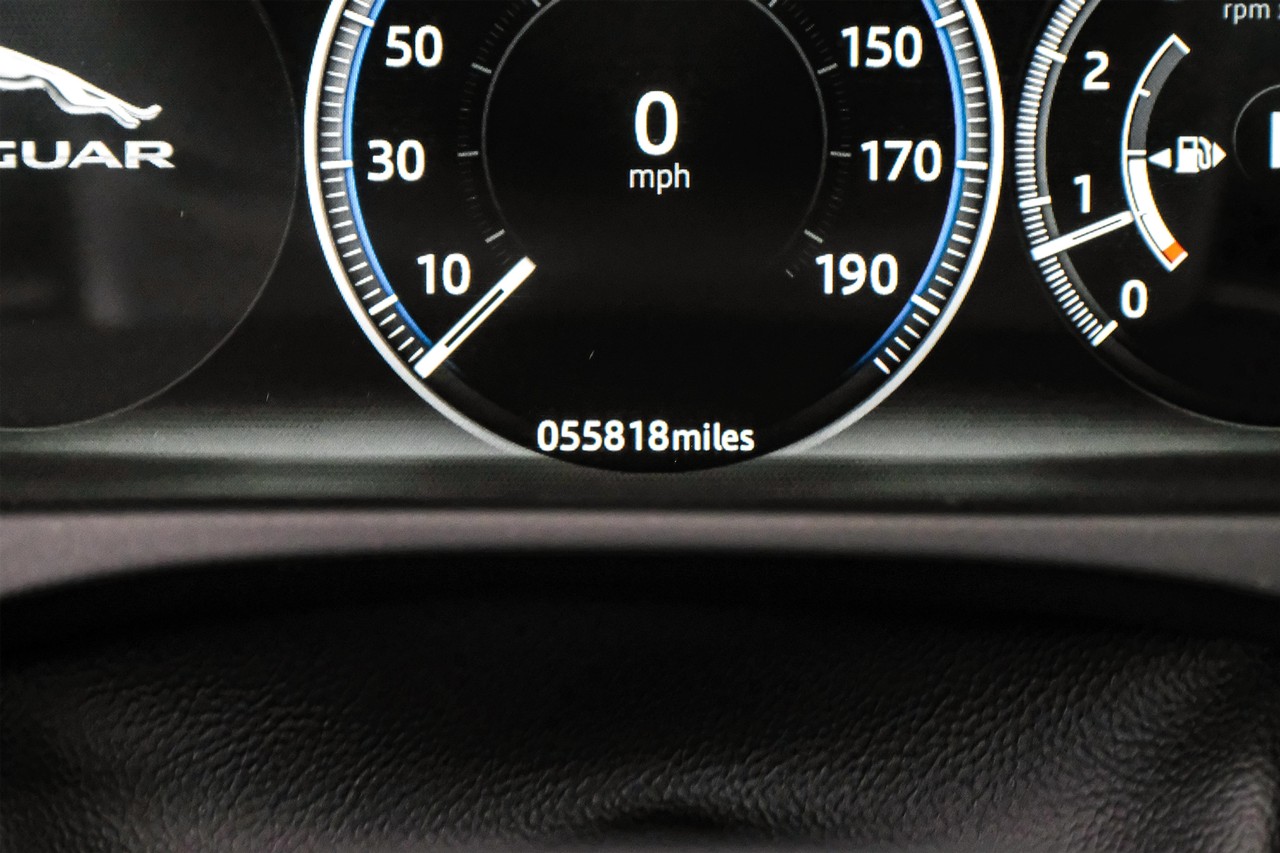 Jaguar XF Vehicle Main Gallery Image 21