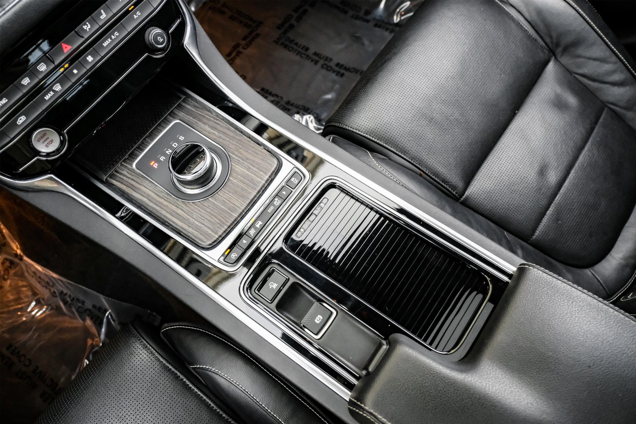 Jaguar XF Vehicle Main Gallery Image 25