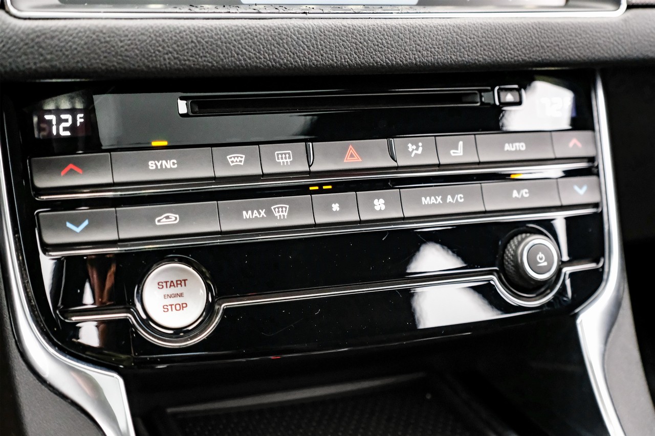 Jaguar XF Vehicle Main Gallery Image 26