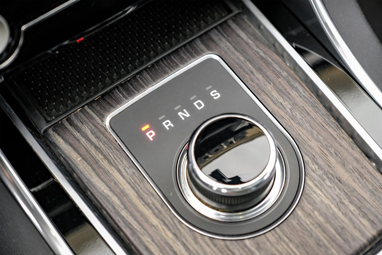 Jaguar XF Vehicle Main Gallery Image 27