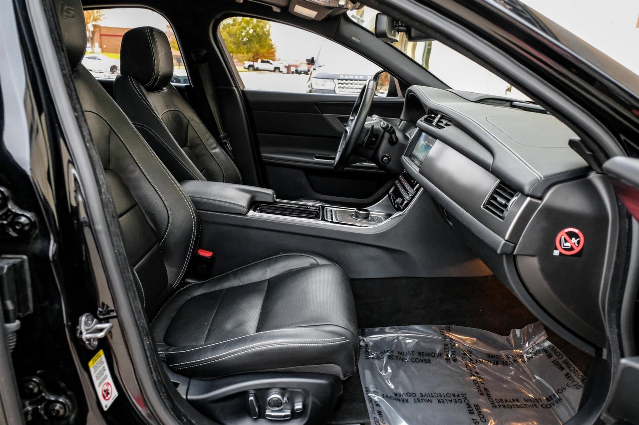 Jaguar XF Vehicle Main Gallery Image 33