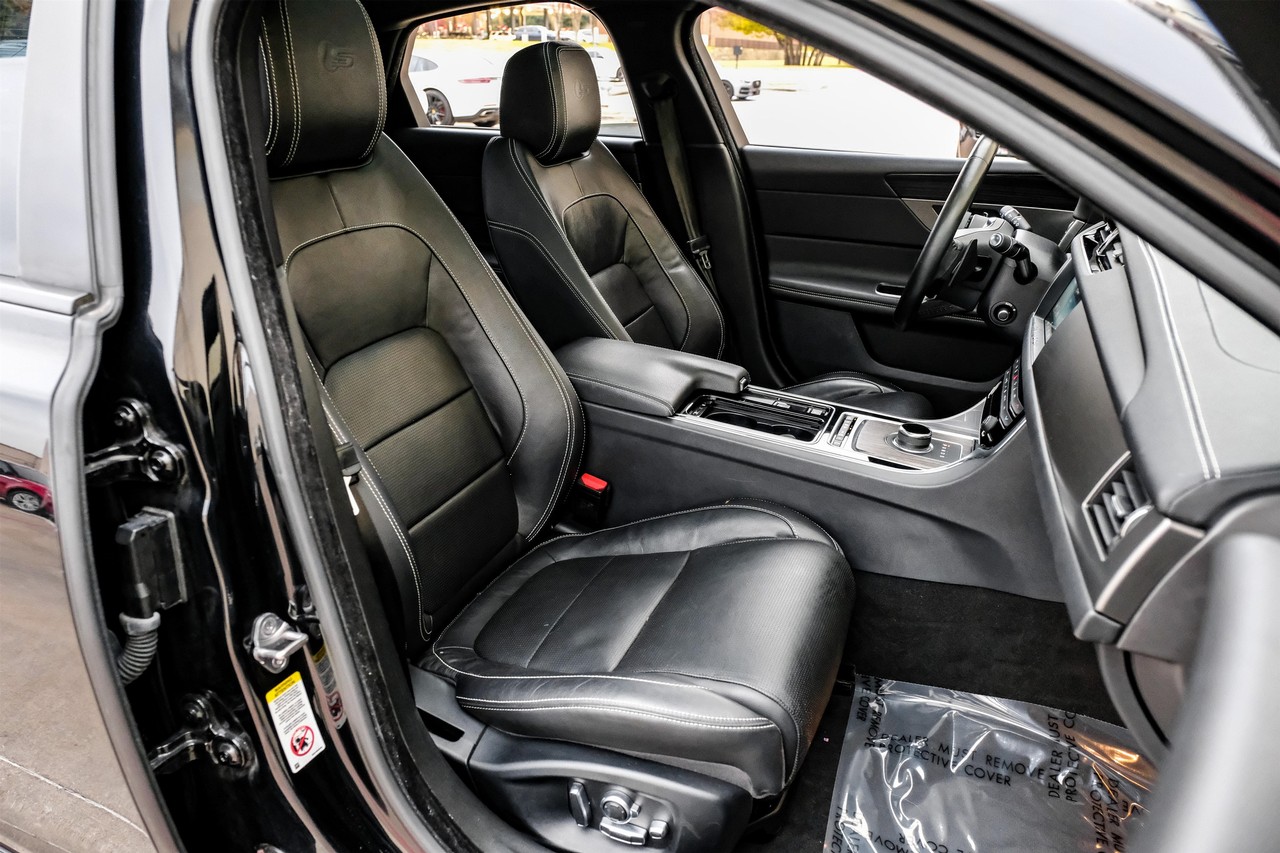 Jaguar XF Vehicle Main Gallery Image 34