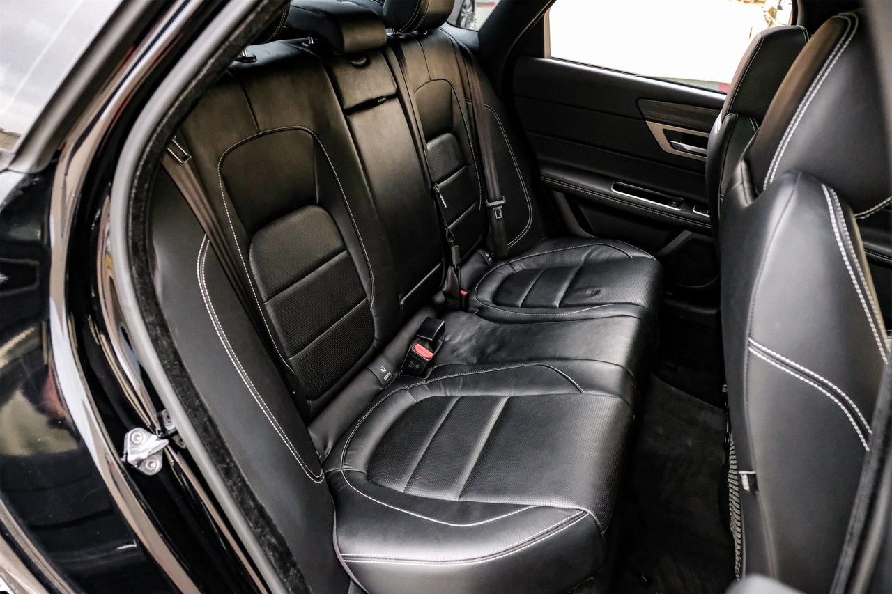 Jaguar XF Vehicle Main Gallery Image 35