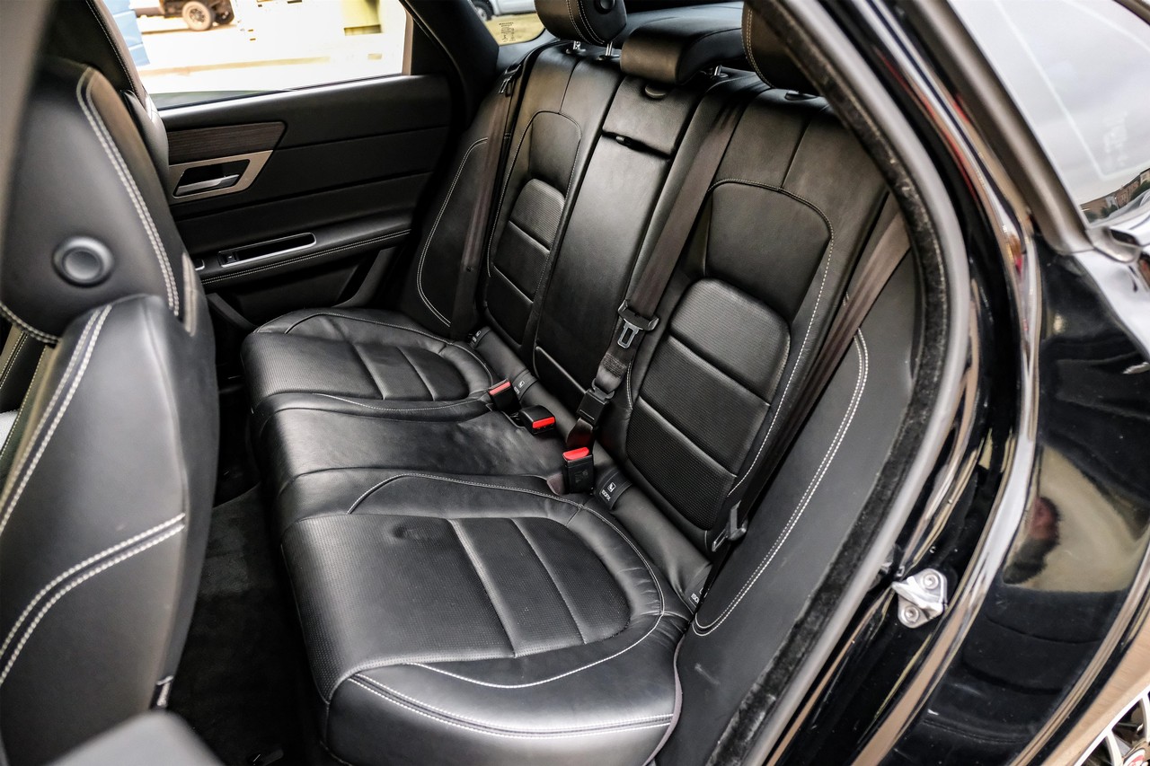 Jaguar XF Vehicle Main Gallery Image 38