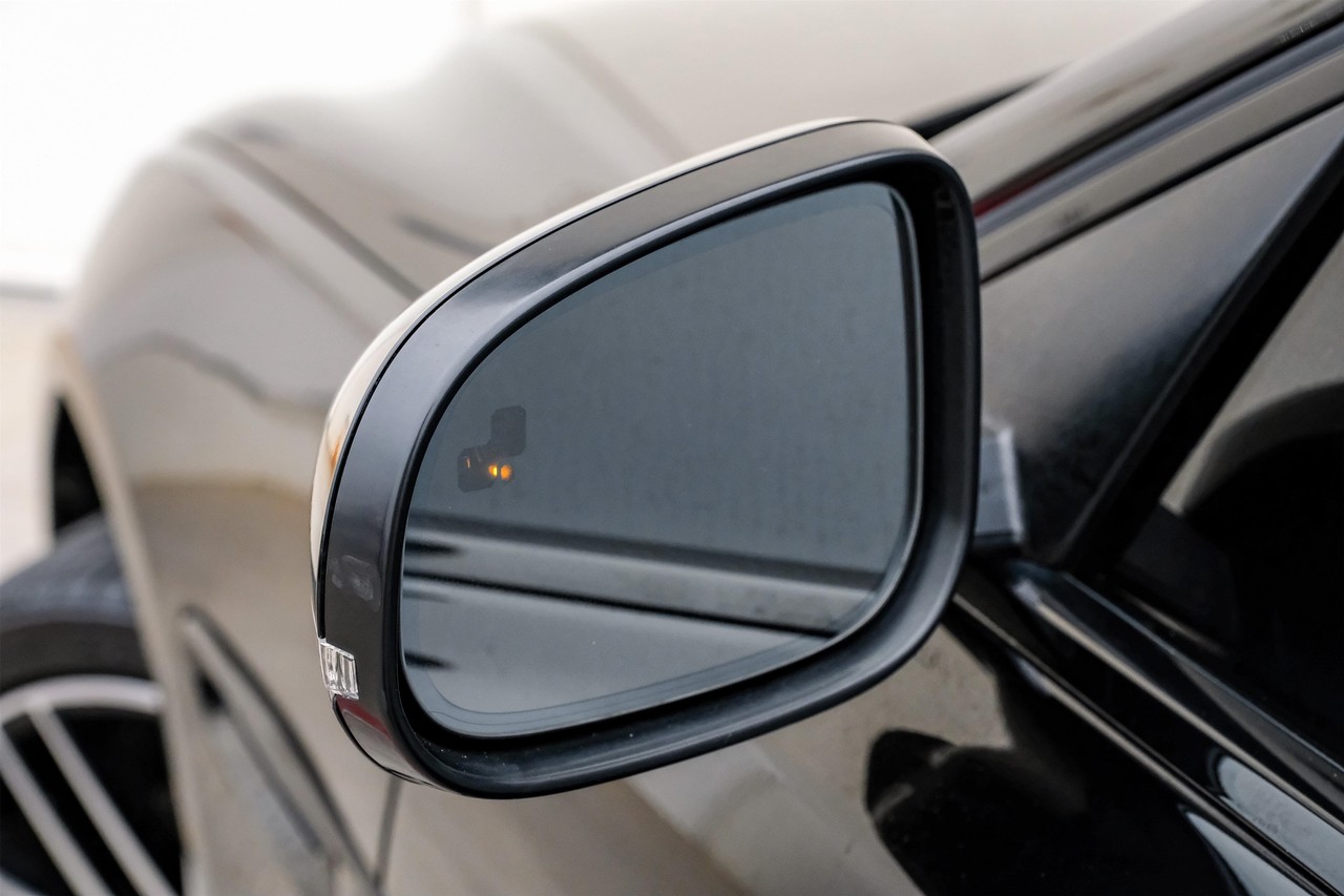 Jaguar XF Vehicle Main Gallery Image 40