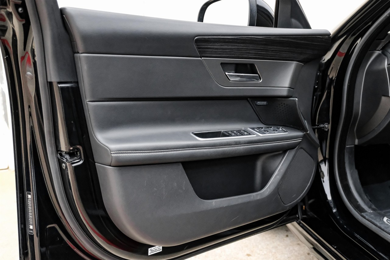 Jaguar XF Vehicle Main Gallery Image 41