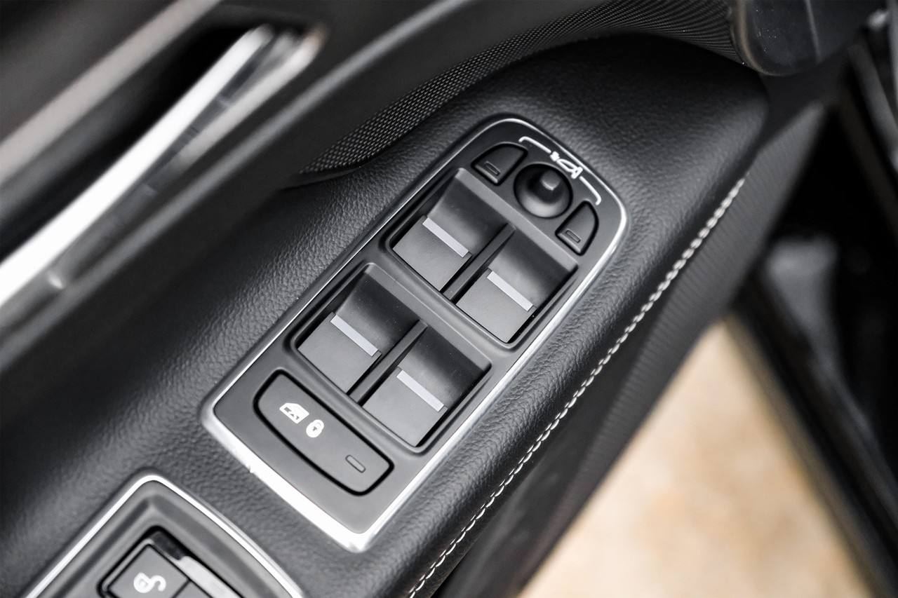 Jaguar XF Vehicle Main Gallery Image 42