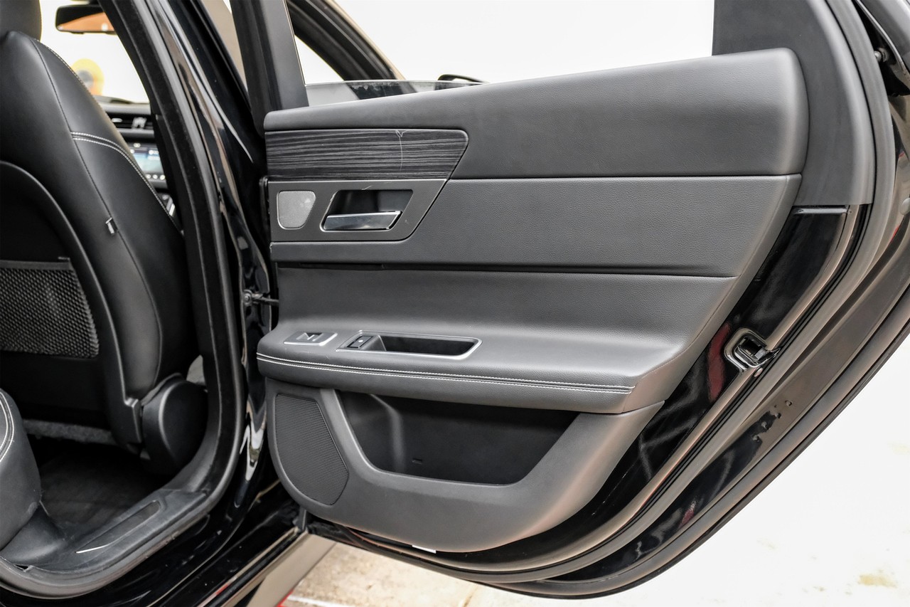 Jaguar XF Vehicle Main Gallery Image 45
