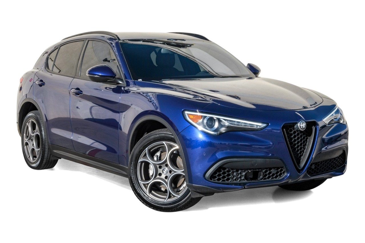 Alfa Romeo Stelvio Vehicle Main Gallery Image 05