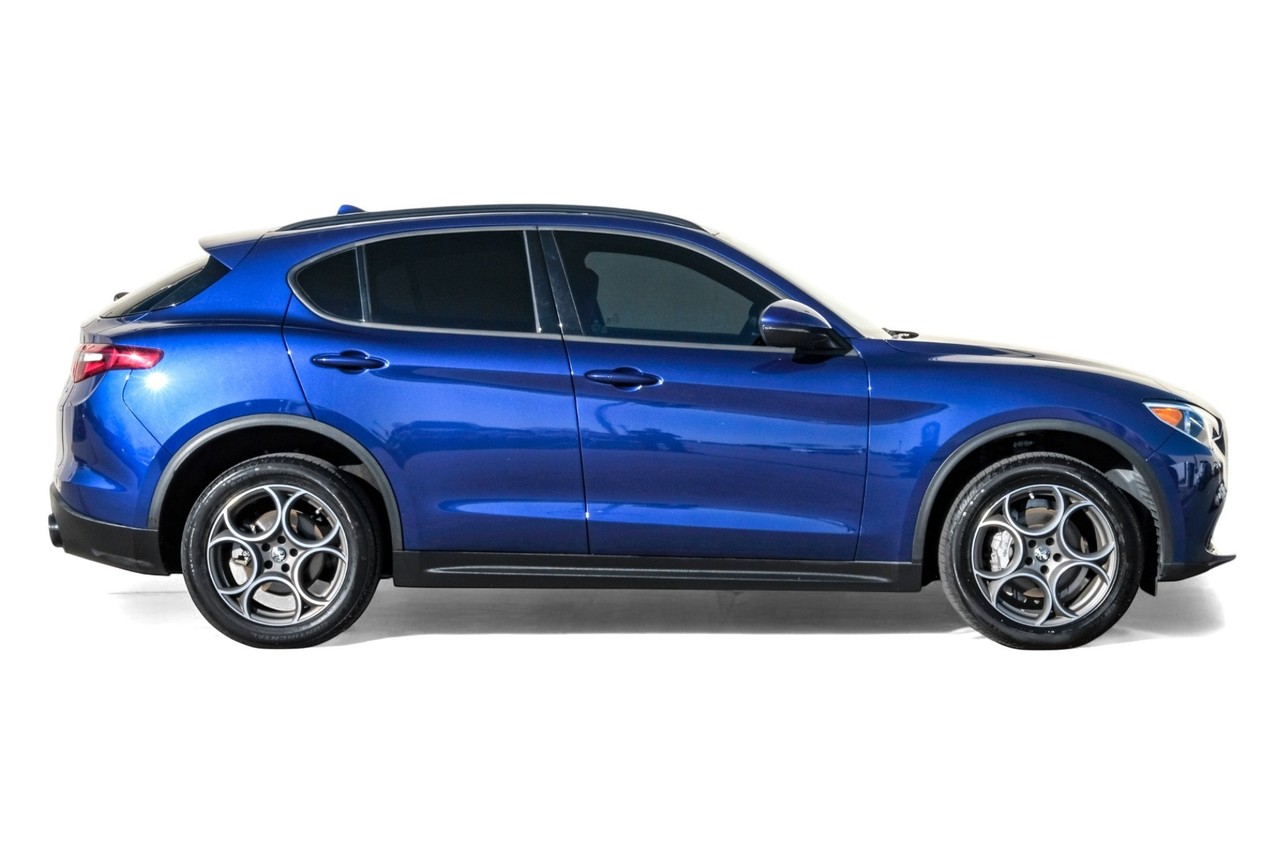 Alfa Romeo Stelvio Vehicle Main Gallery Image 06