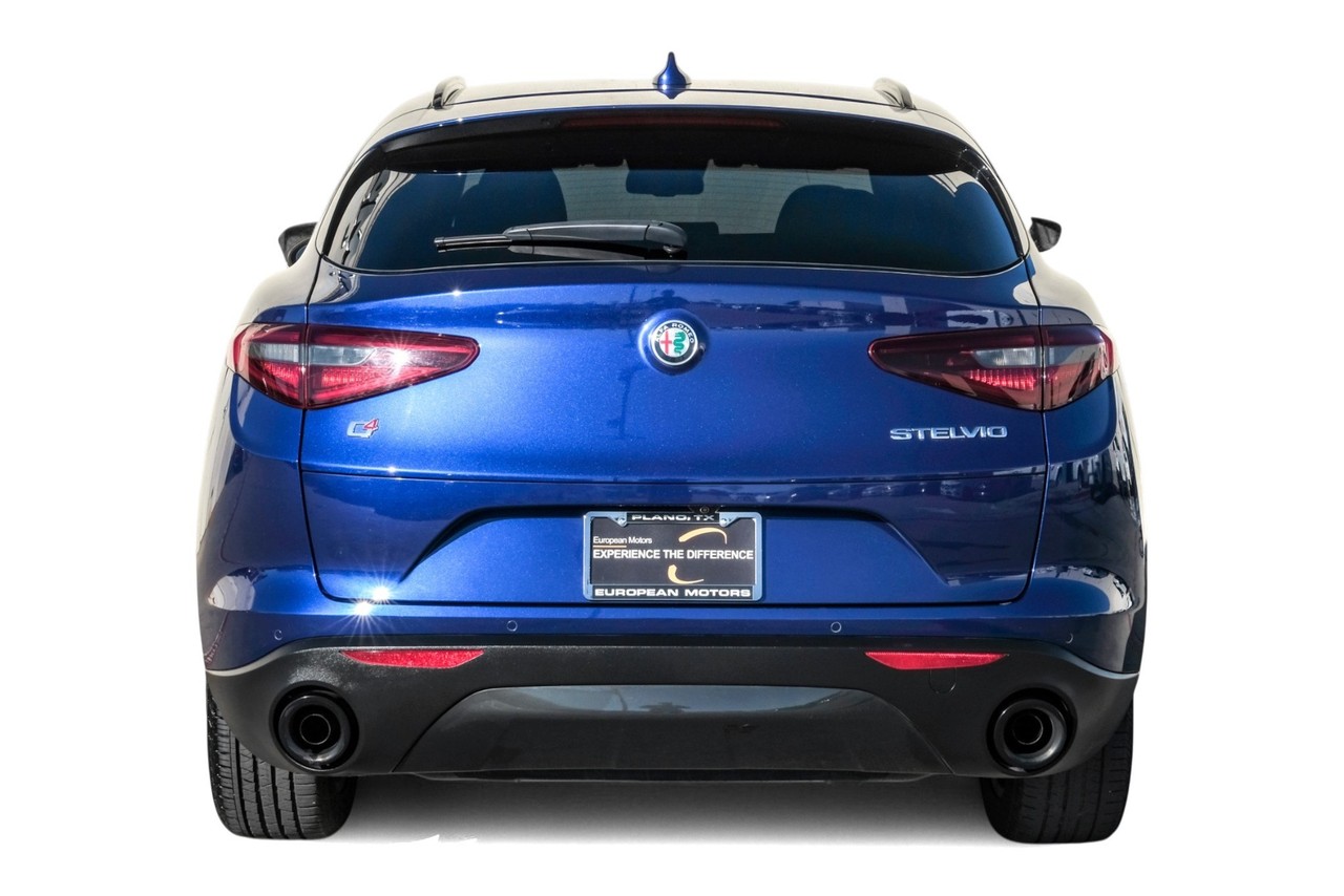 Alfa Romeo Stelvio Vehicle Main Gallery Image 08