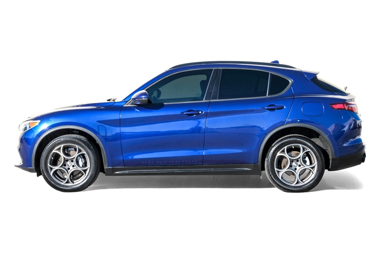 Alfa Romeo Stelvio Vehicle Main Gallery Image 09