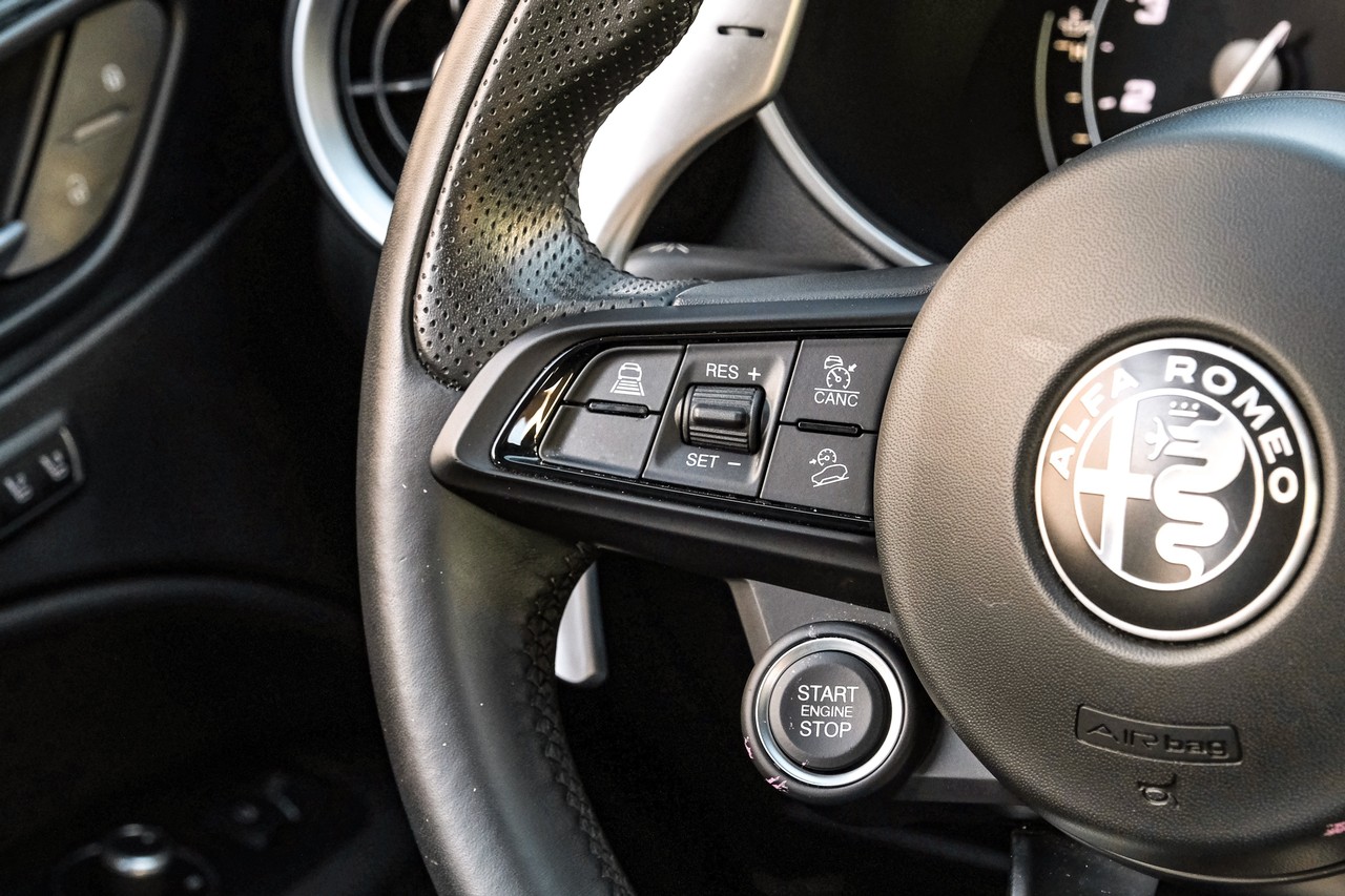 Alfa Romeo Stelvio Vehicle Main Gallery Image 14