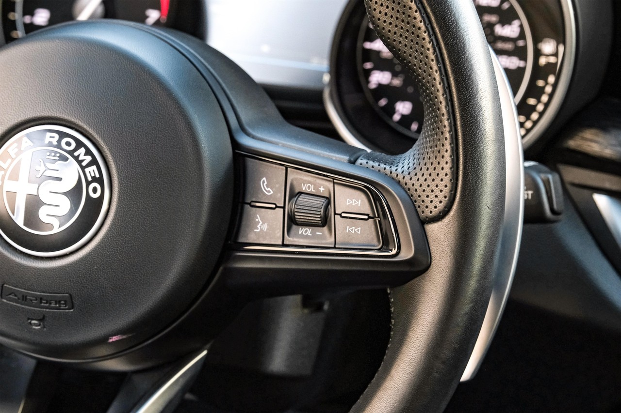 Alfa Romeo Stelvio Vehicle Main Gallery Image 15