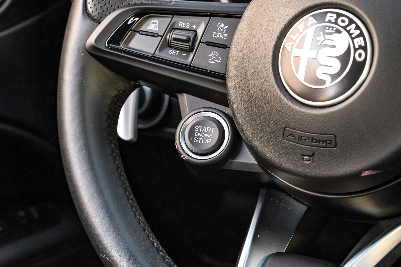 Alfa Romeo Stelvio Vehicle Main Gallery Image 16